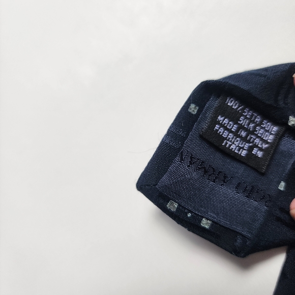 Vintage Giorgio Armani Cravatte Blue 100% Silk Tie Made In Italy EUC - Picture 7 of 9